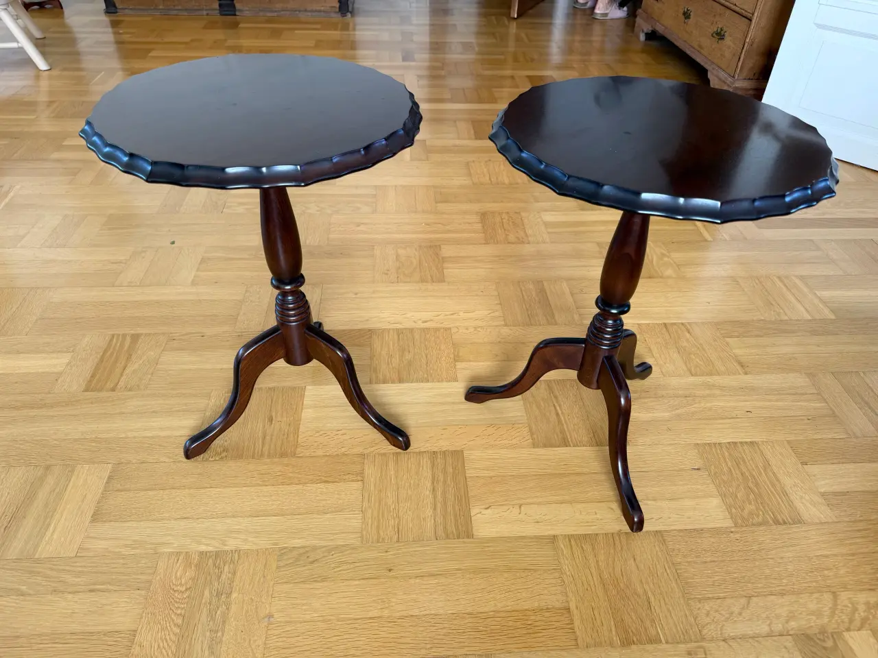 Billede 1 - Elegante runde sideborde i træ – 42x42x55 cm