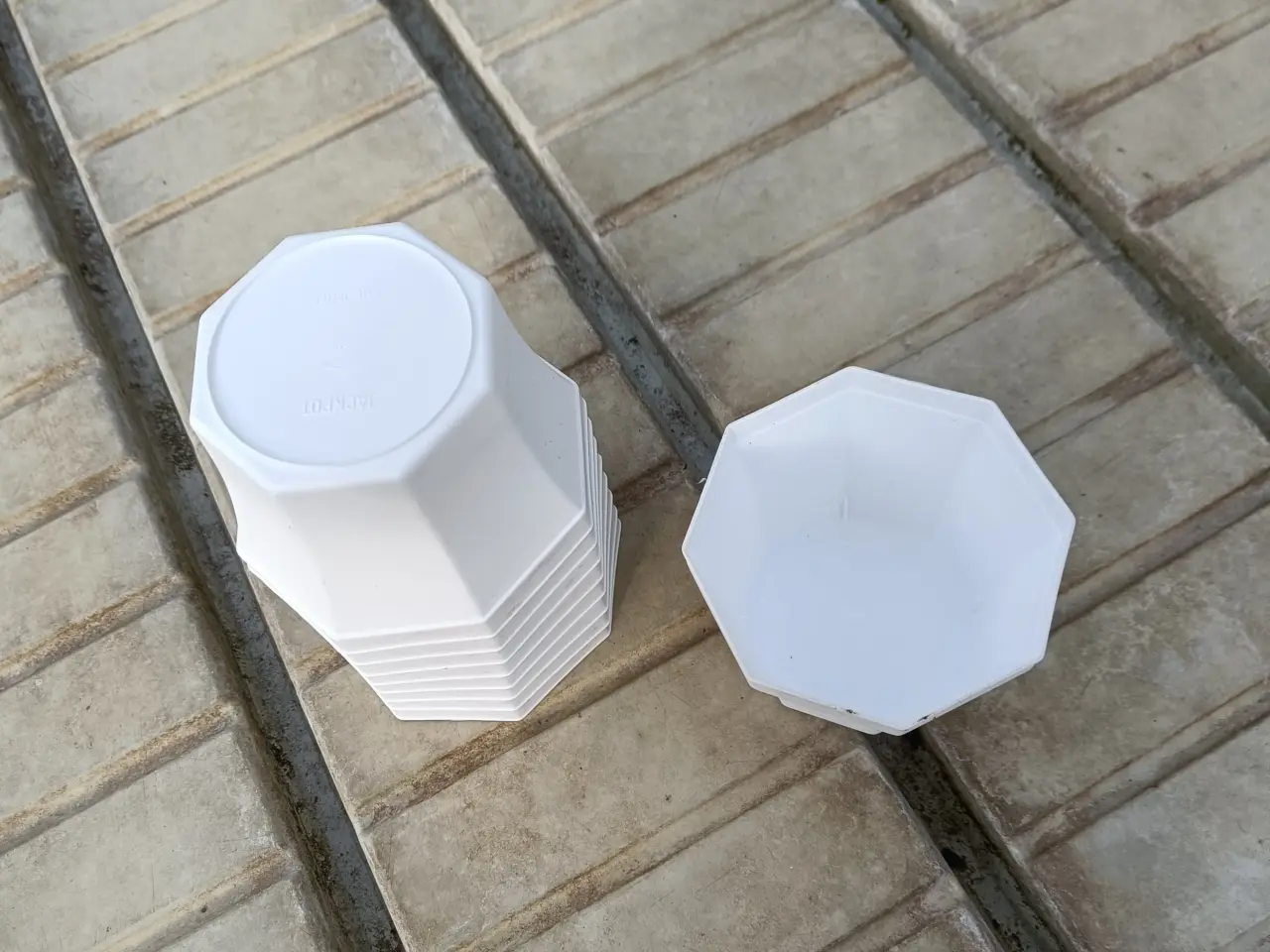 Billede 2 - Plast potter til drivhuset