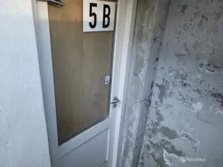 45m2. opvarmet Lager i kælder med eget toilet.