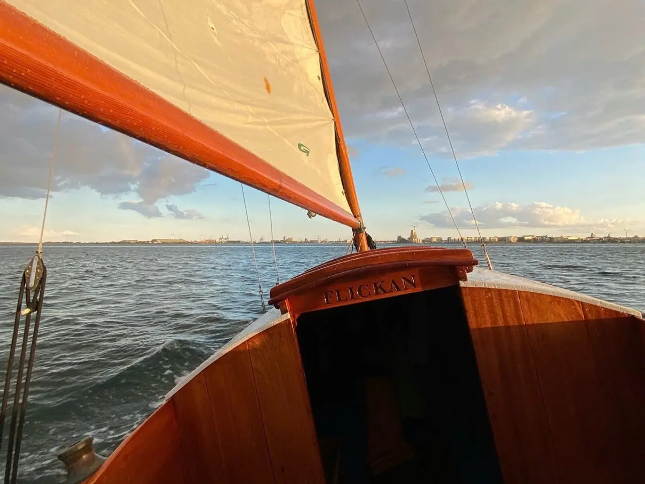 Billede 7 - Flickan – 33 fods skærgårdskrydser i træ gives væk