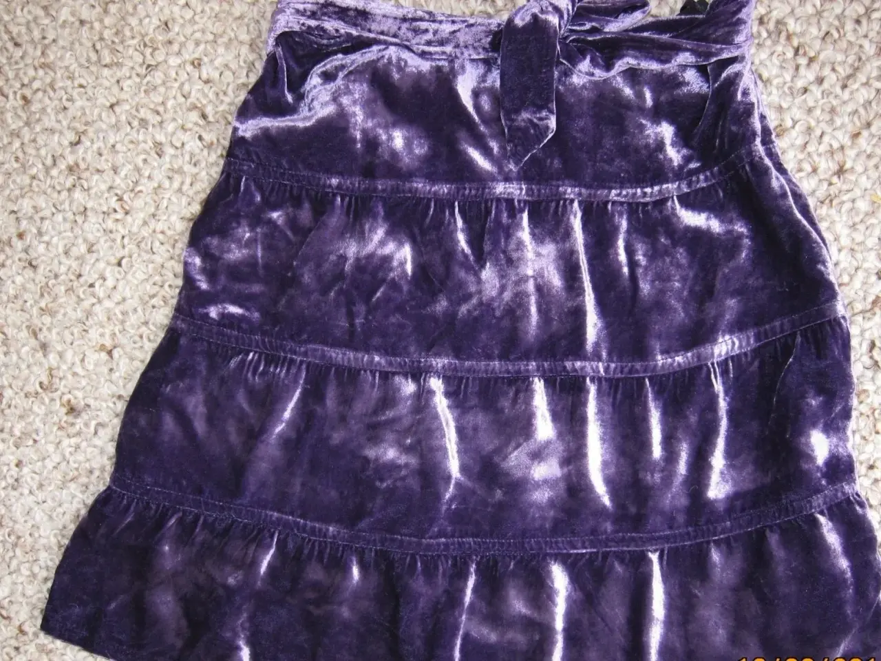 Billede 1 - Violet nederdel, rayon og silke, 10 år