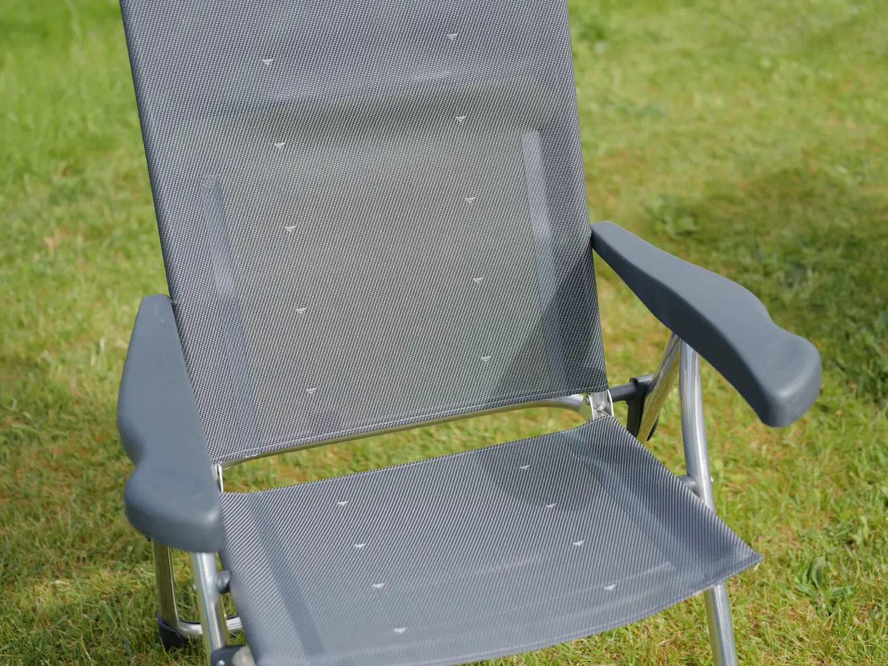 Billede 2 - Crespo campingbord + 2 luksus campingstole + opbev