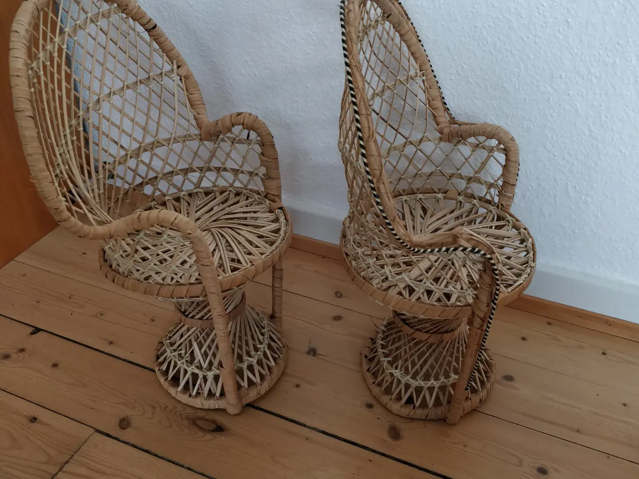 Billede 2 - Dukkestole