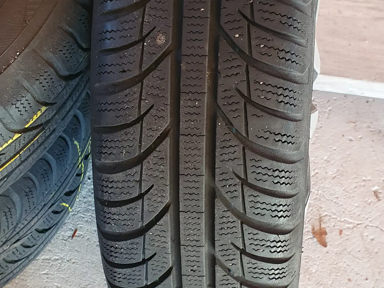 Billede 2 - Vinterhjul 14" Toyo
