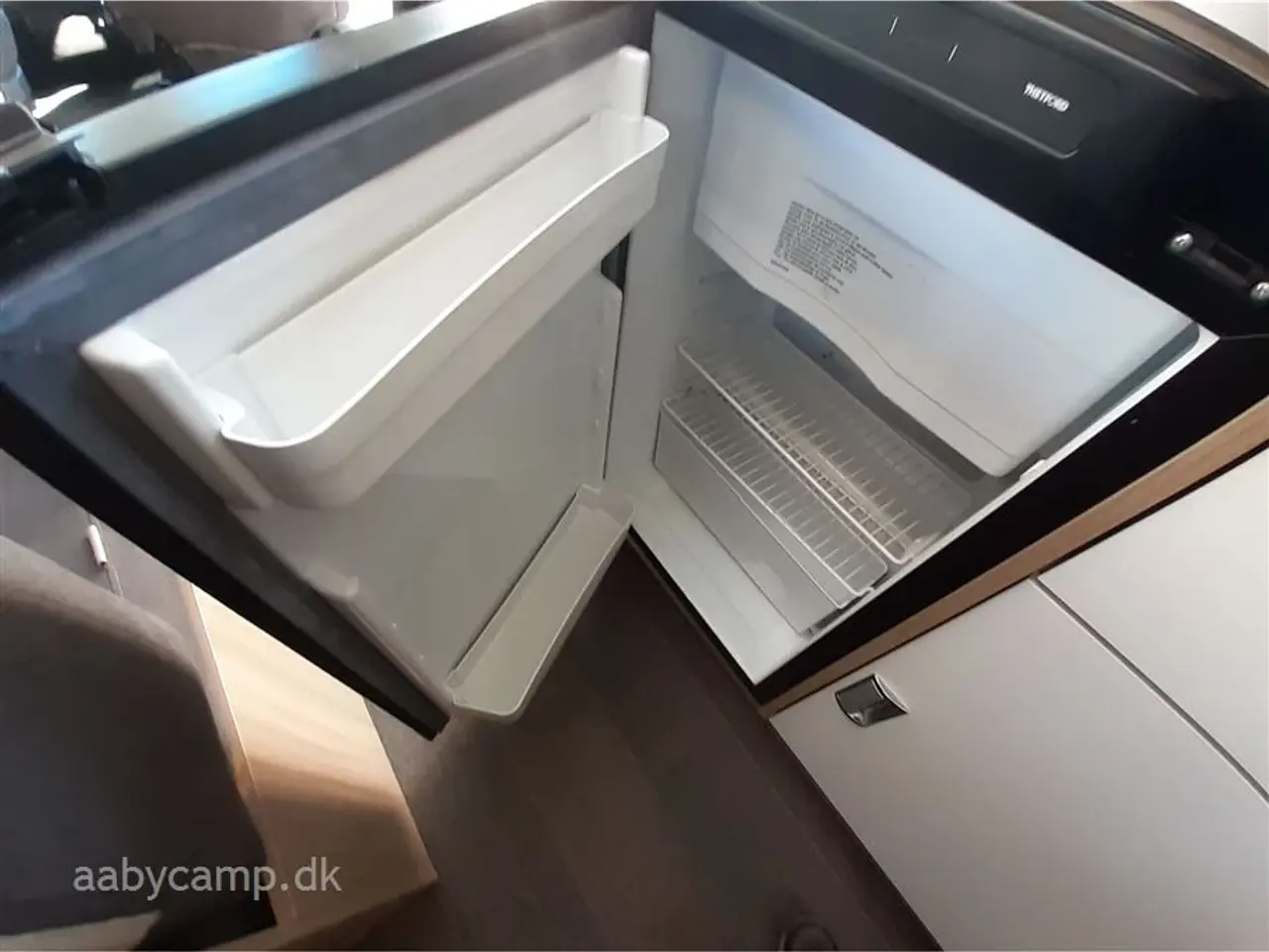 Billede 11 - 2022 - Laika Kosmo Compact 9 Slank og smidig model, perfekt til snoede kystveje. Automatgear.