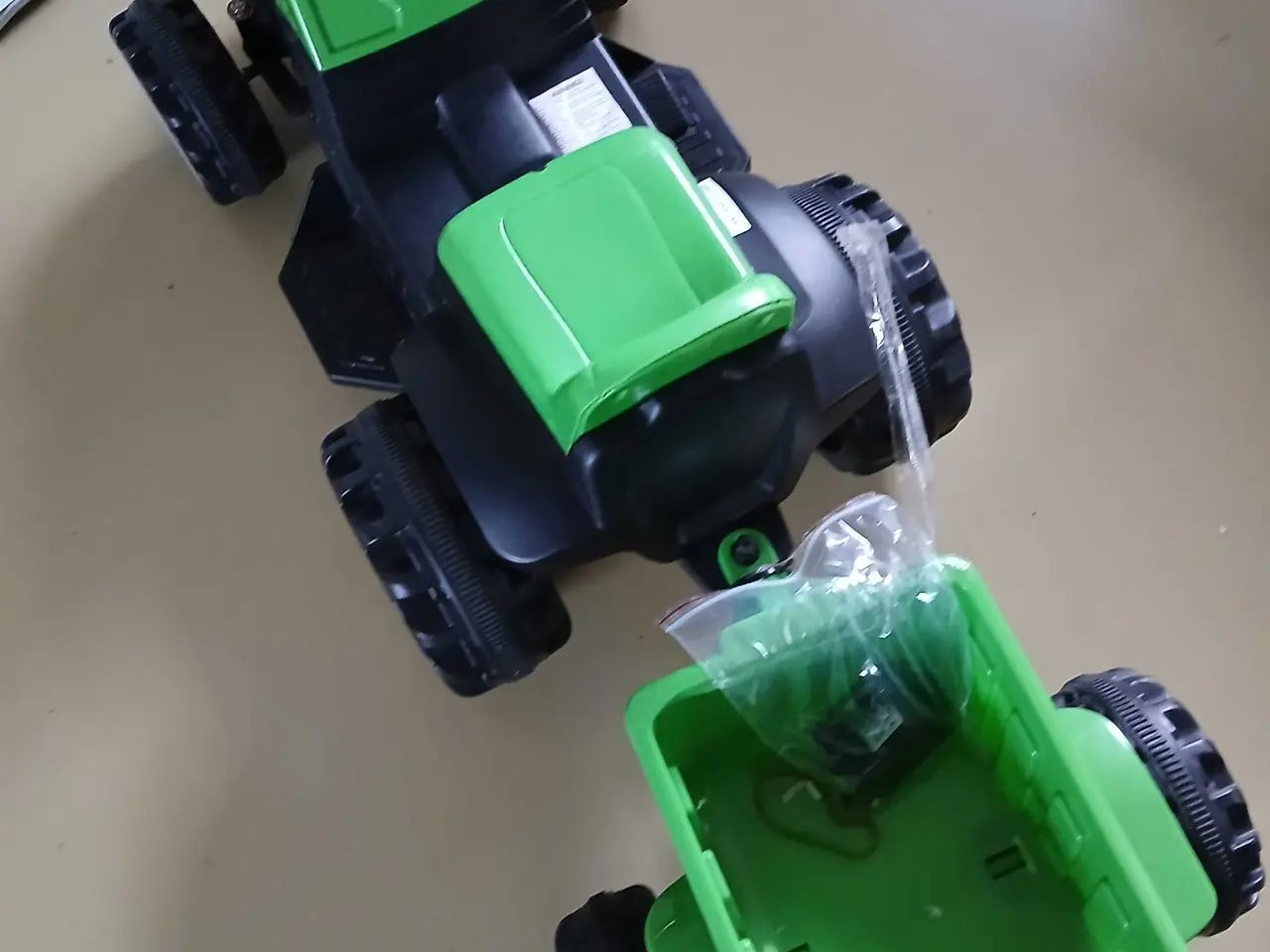 Billede 3 - Grøn traktor med vogn på el