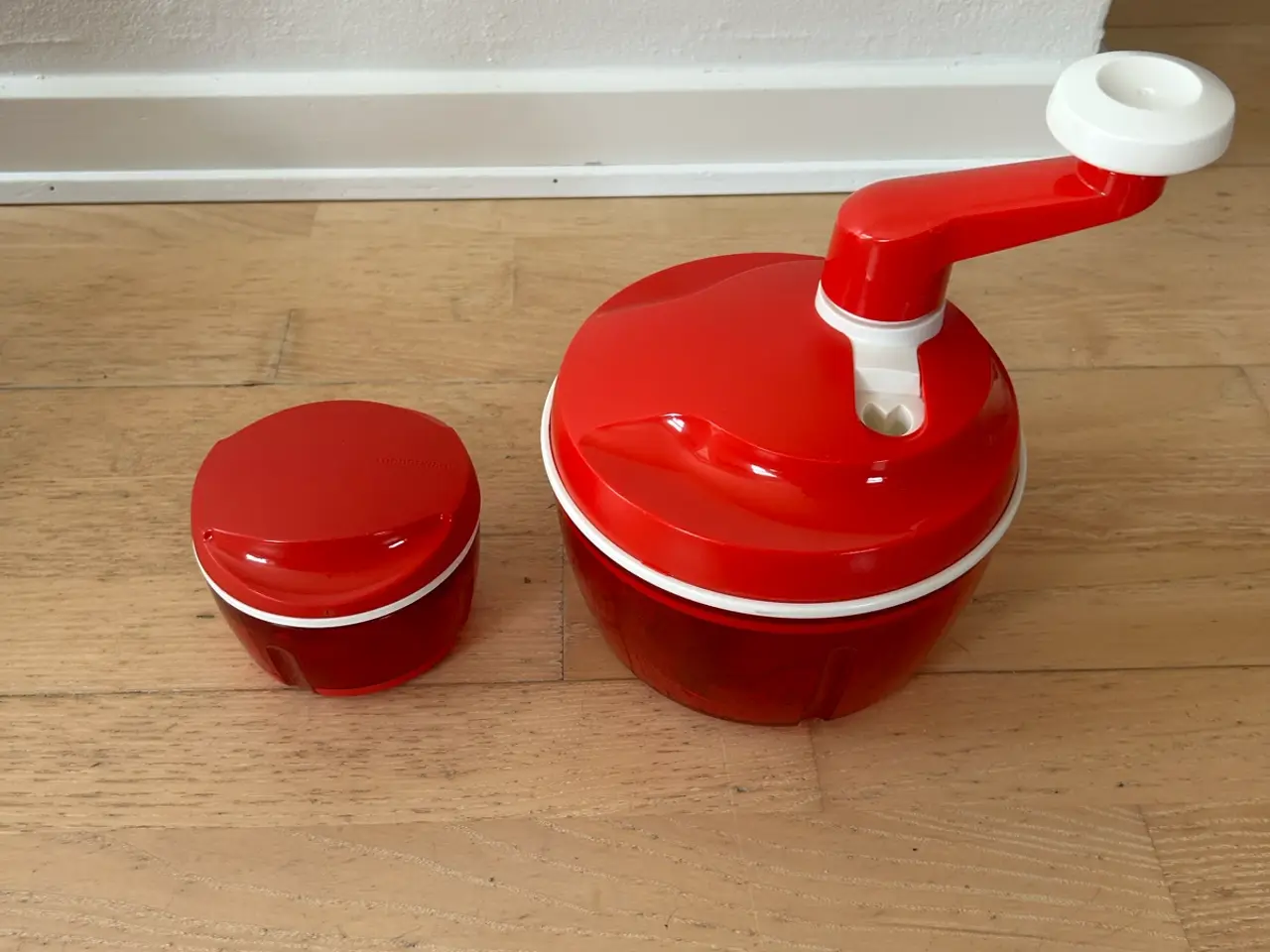 Billede 1 - Tupperware stor og minihakker