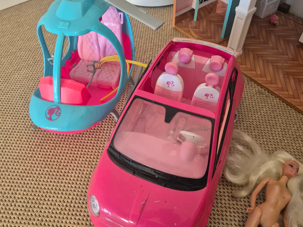 Billede 4 - Kidkraft Barbiehus med udstyr helikopter bil barbi