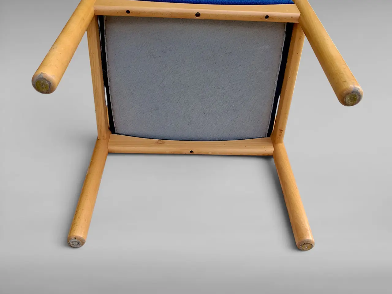 Billede 7 - Farverig retro-armstol i bøg med blå polstring