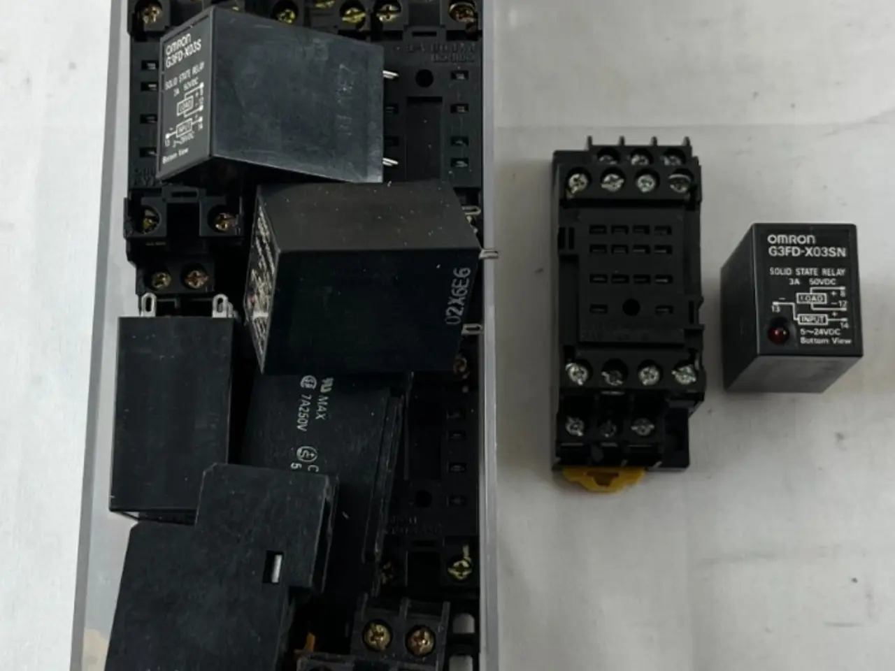 Billede 1 - Omron G3FD-X03SN Solid State relæ + Socket Bulk