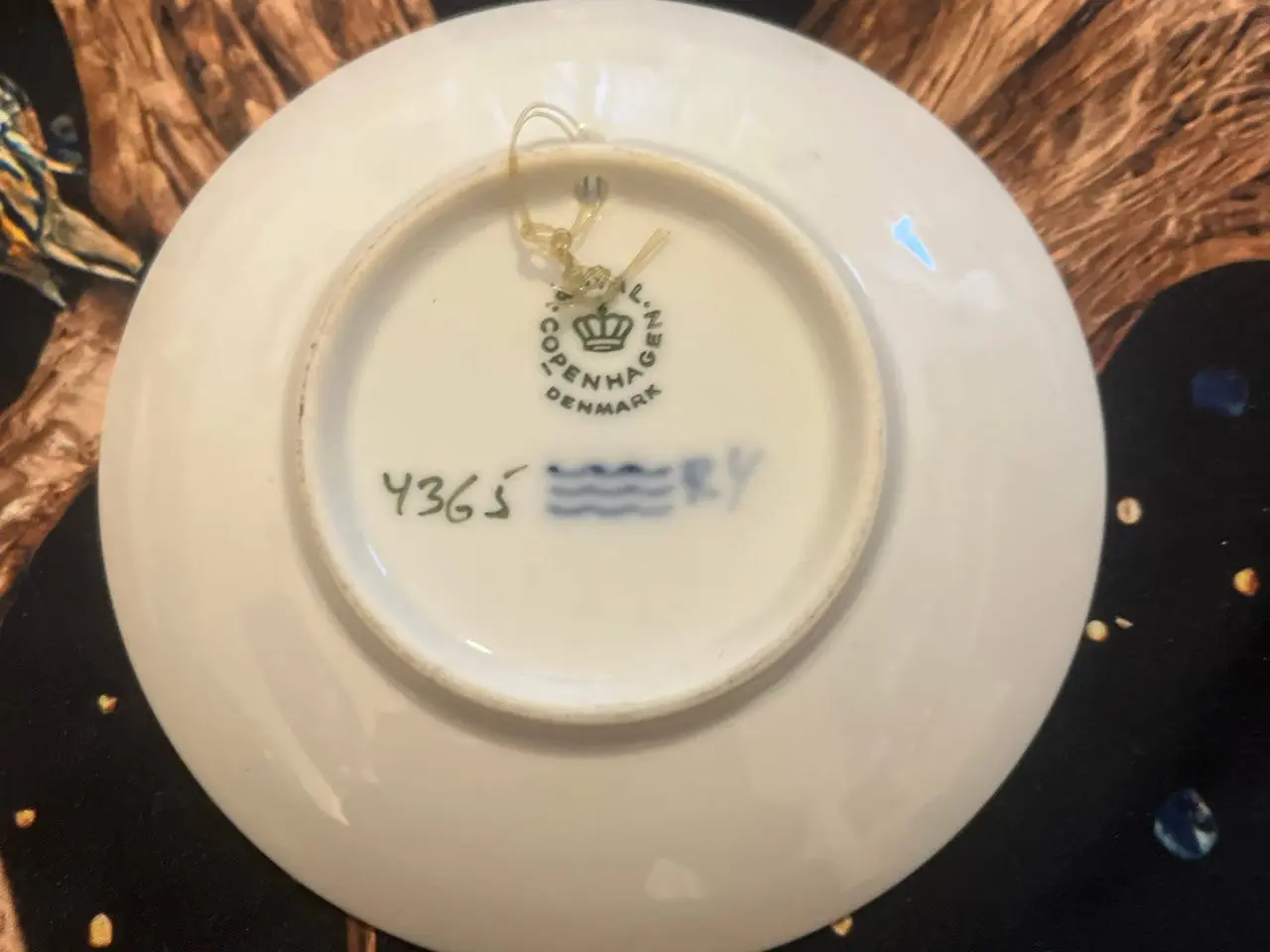 Billede 6 - 2 stk Royal Copenhagen vægplatter - isbjørn og kajakker