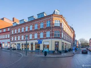 Sjældent udbudt lejemål med yderst central placering i Bymidten