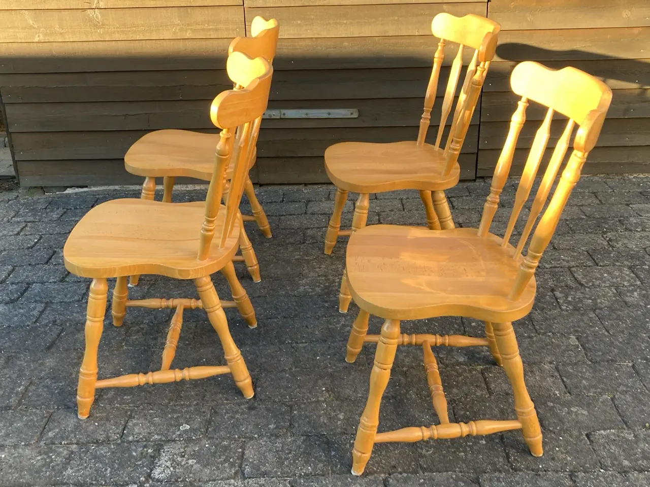 Billede 1 - 4 krostole i massivt lyst træ.