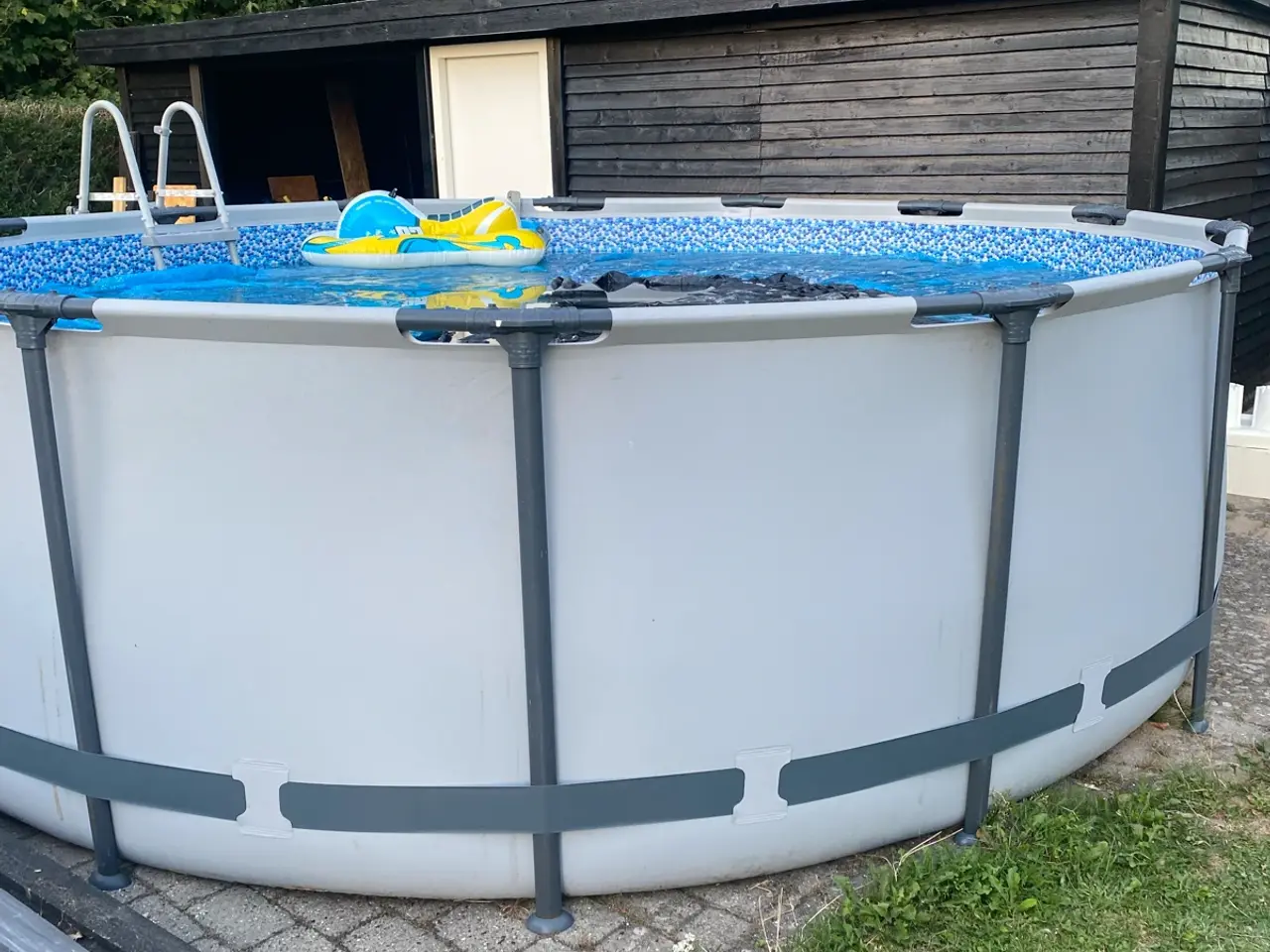Billede 3 - Stor pool. 549x122