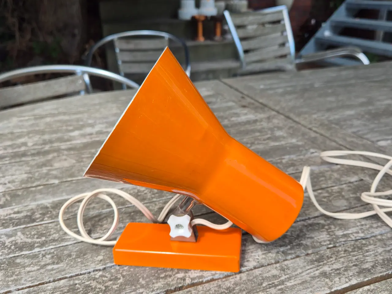 Billede 12 - Velholdt orange væglampe i dansk design