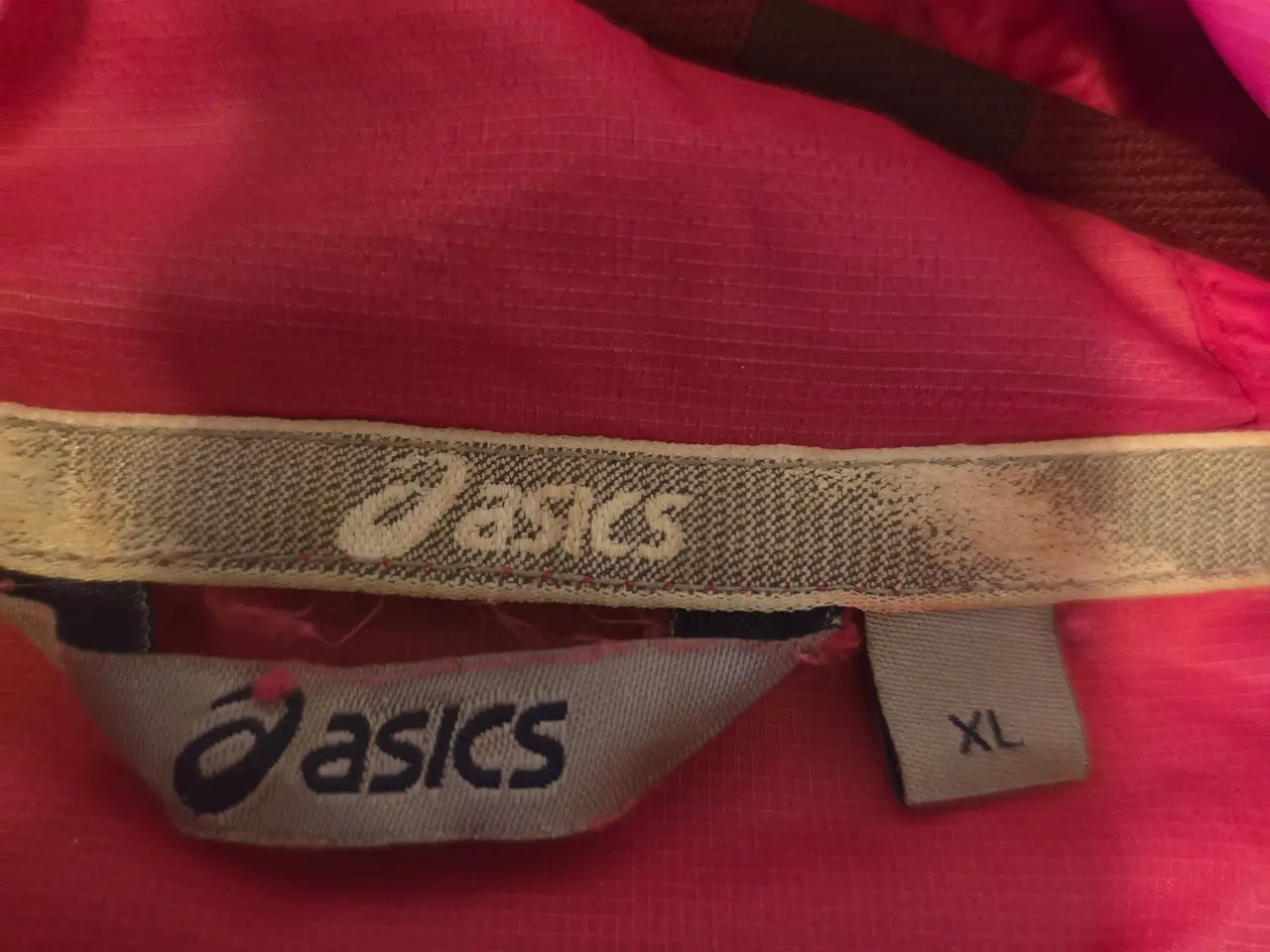 Billede 2 - ASICS pink løbejakke, størrelse XL