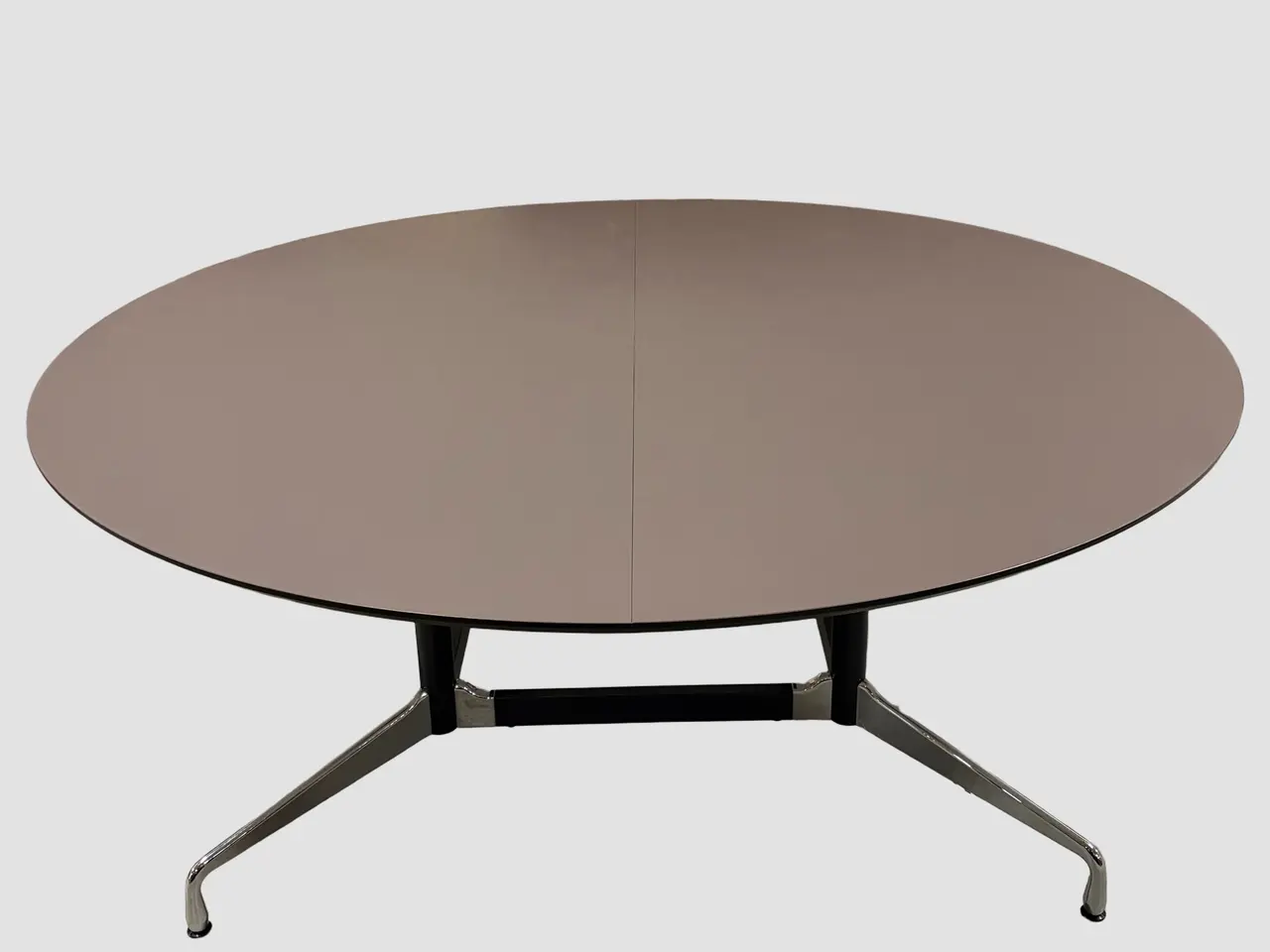 Billede 3 - Vitra Eames Segmented Bord - Brun/Krom-Sort Stel