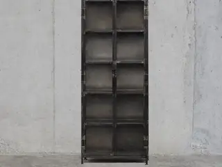 Vitrineskab RAW