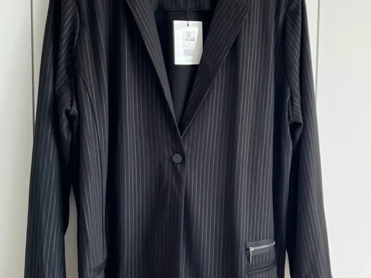 Billede 1 - Lang sort blazer fra Adia Fashion