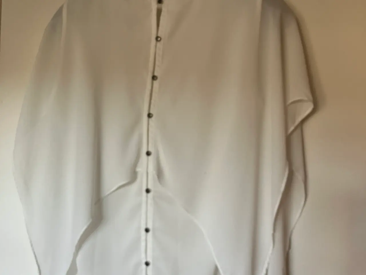 Billede 2 - bluse til fest mm i str. 40 kun brugt få