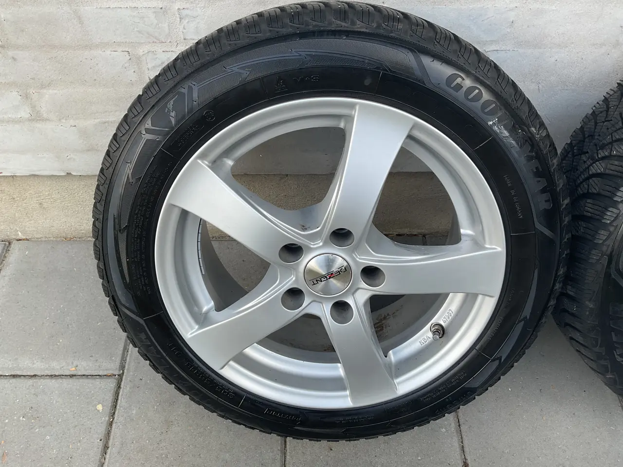 Billede 4 - Alufælge med Goodyear vinterdæk