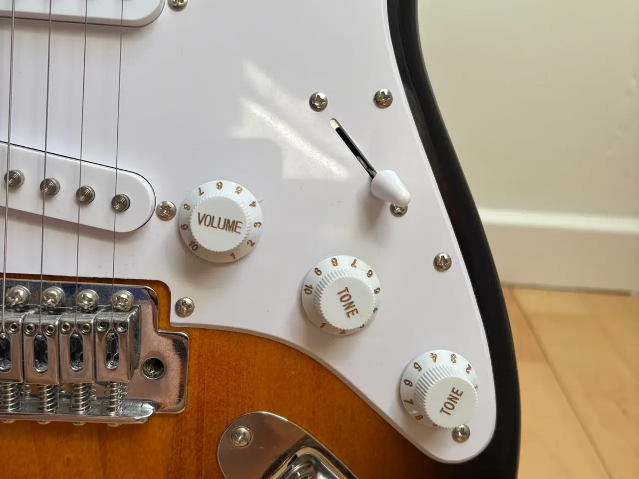 Billede 9 - Squier Stratocaster Sunburst + Frontman 10G forstæ