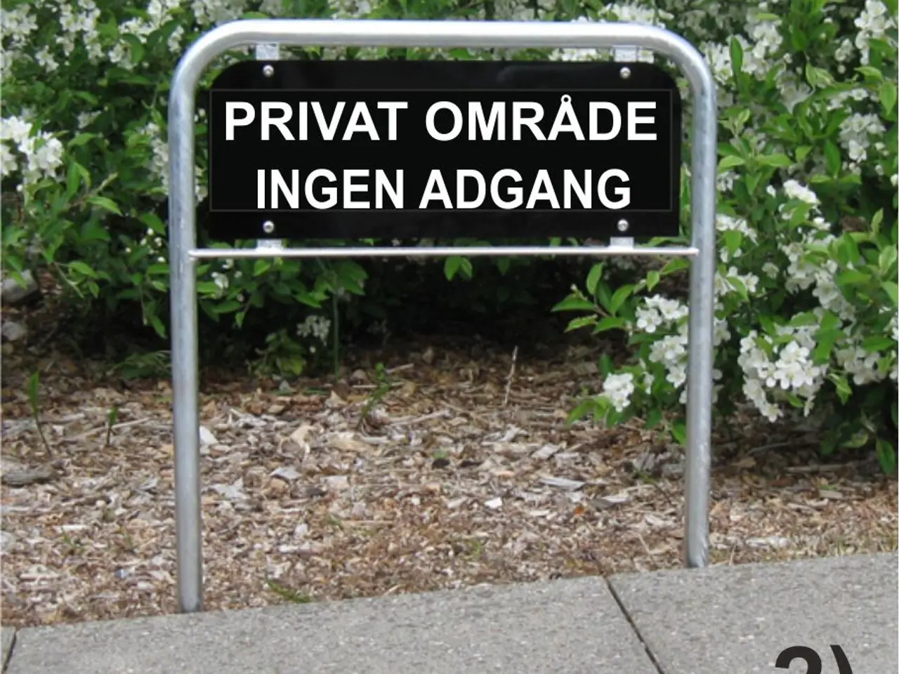 Billede 2 - Skilt i alu. på stander med tekst
