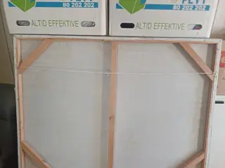 Flot maleri af træ ved daggry