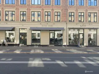 Pænt istandsat butikslokale (pt. tatovør) tæt ved Valby station.