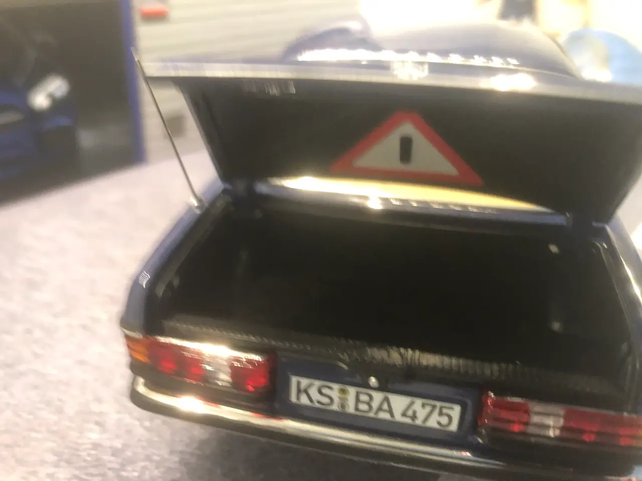Billede 5 - 1:18 Mercedes W123 Sedan