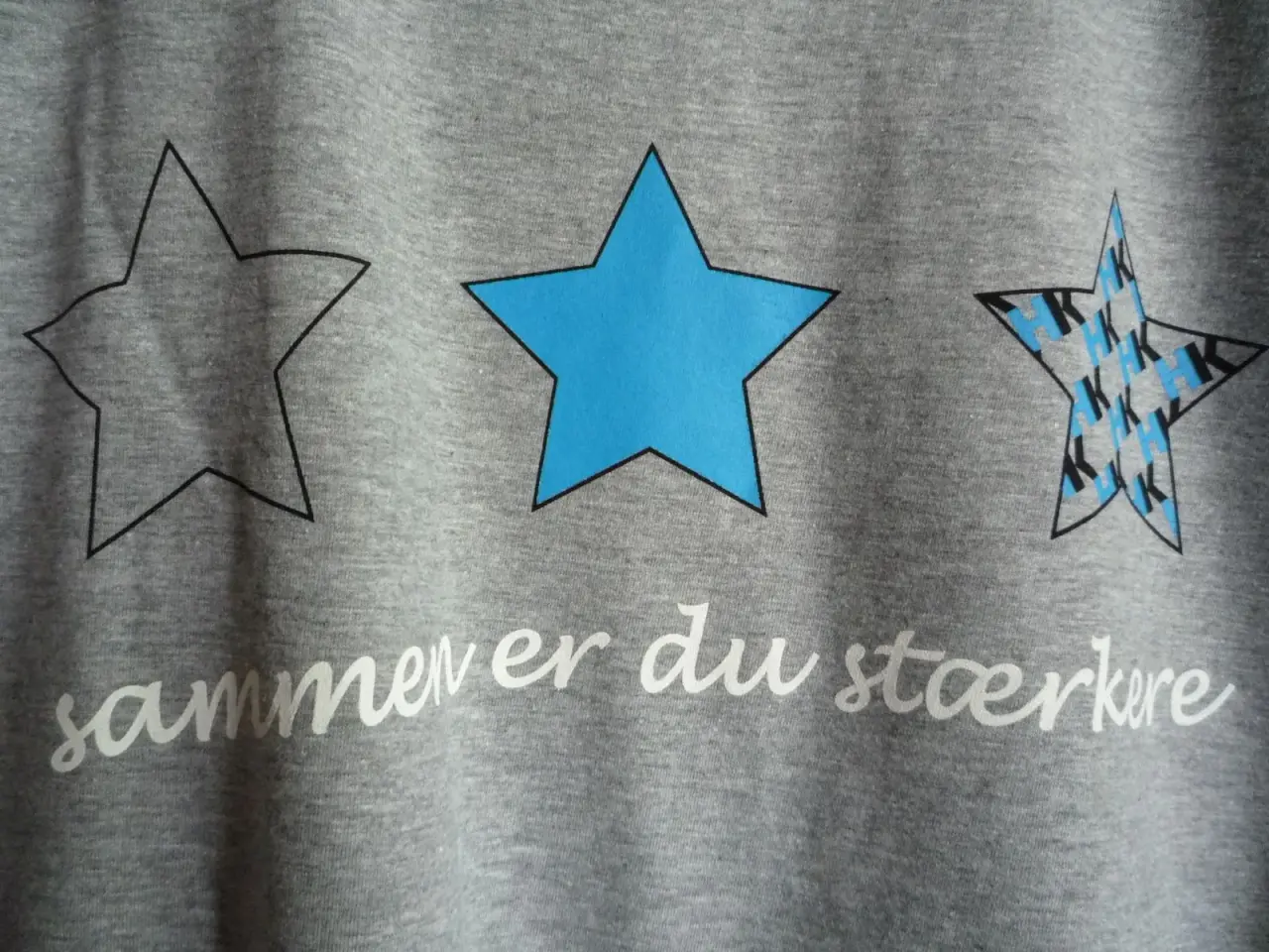 Billede 2 - Helt ny T-shirt med stjerner