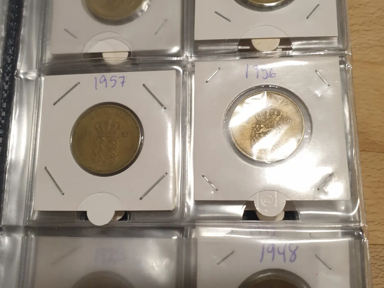 Billede 6 - Numis Bog med 1 Kroner