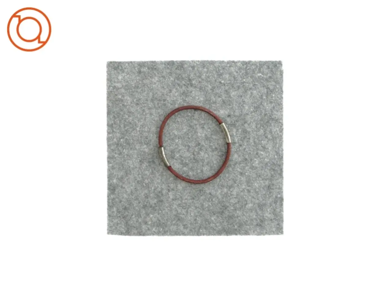 Billede 1 - Armbånd i læder -  cirka 7cm i diameter
