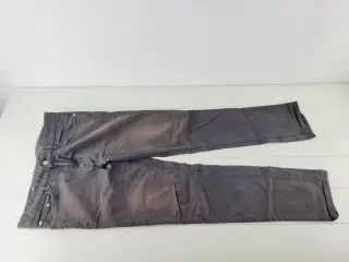 ⭐️- Hugo Boss Busker 33/32