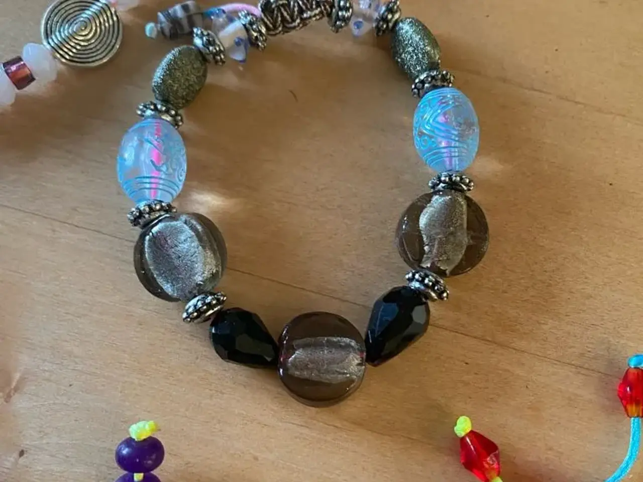 Billede 6 - Nye knyttede armbånd