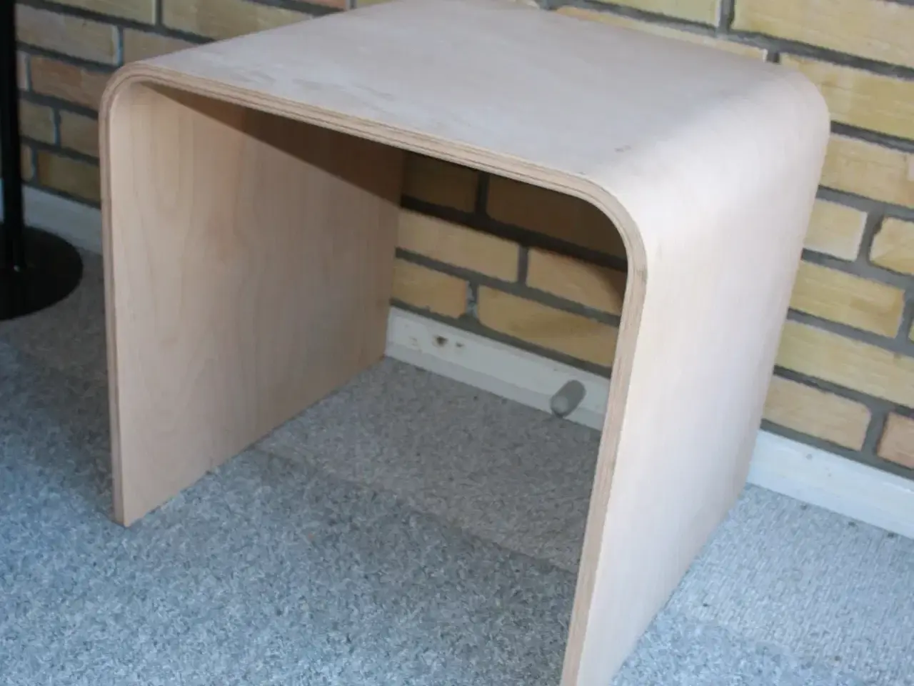 Billede 4 - Hjellegjerde, Skammel / sidebord.