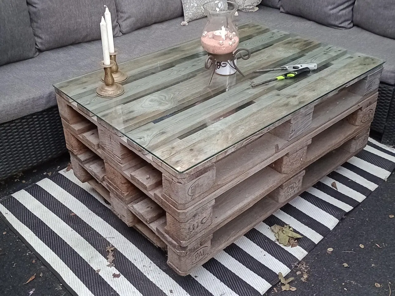 Billede 1 - Palle bord, med stor tyk glasplade og hjul