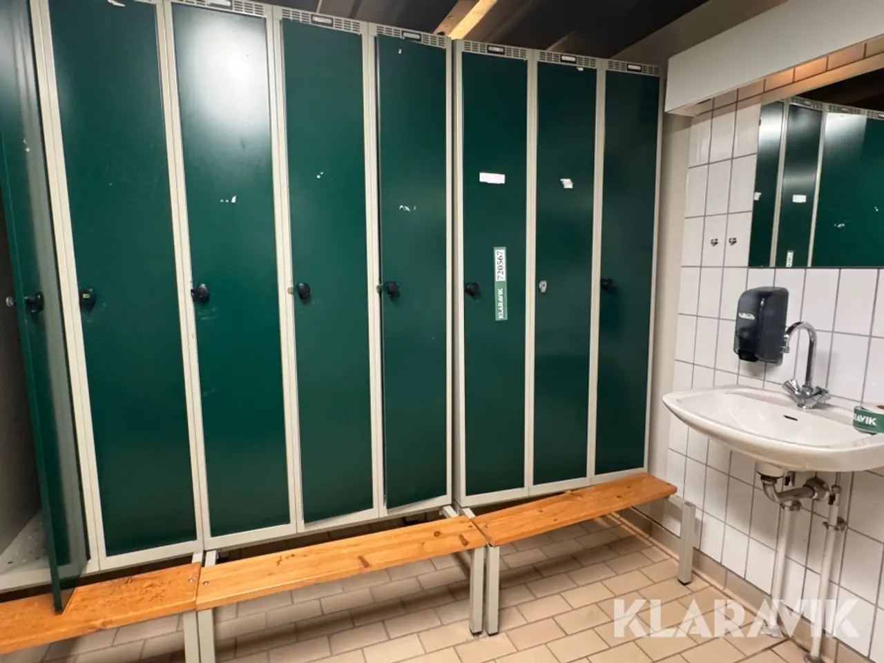 Billede 1 - Omklædningsskabe 2 sektioner