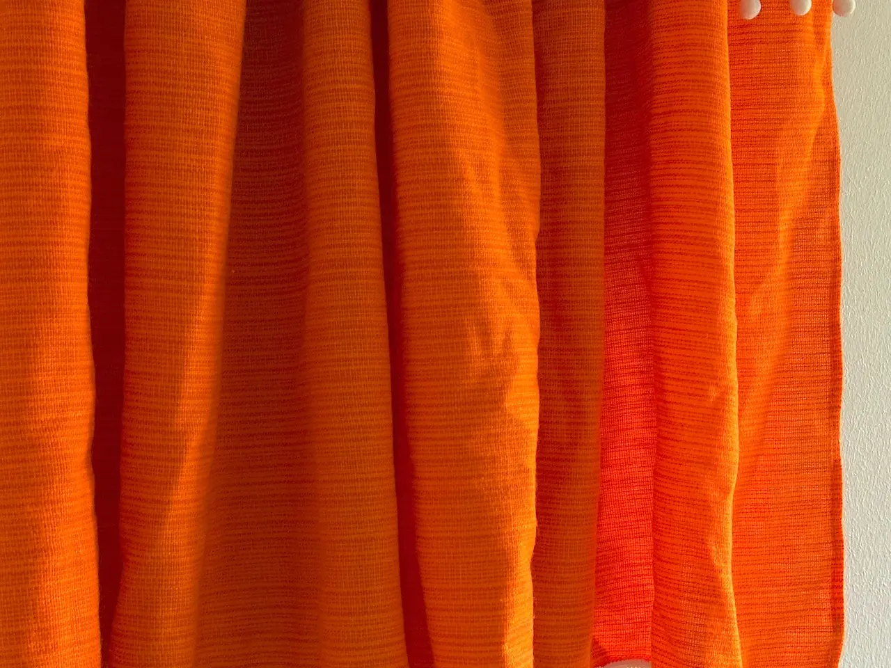 Billede 6 - Retro gardin, orange m pompom
