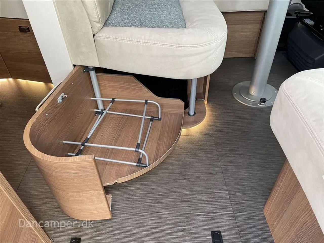 Billede 10 - 2020 - Carthago c-tourer I 144 LE Fantastisk helintegreret autocamper. 9-trins automatgear, automatisk klimanlæg i førehuse, Multimediasystem inkl. navigation og DAB+