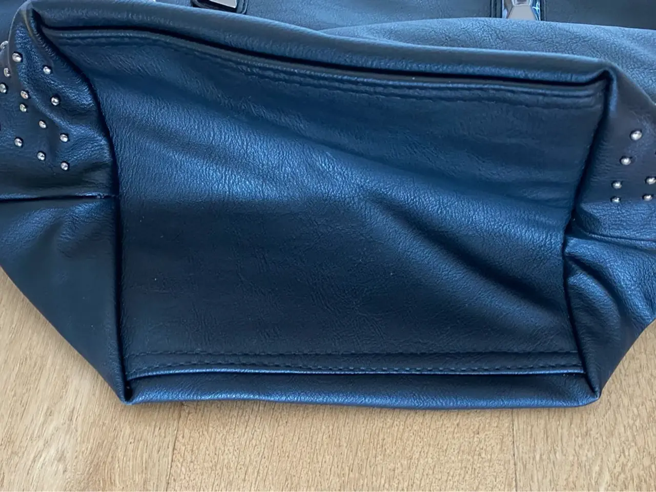 Billede 2 - Sort rummelig taske 