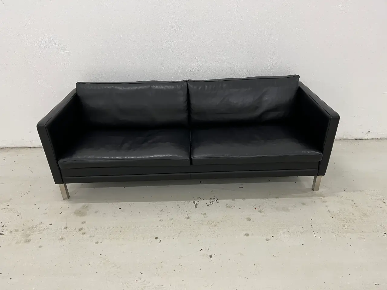 Billede 1 - Mogens Hansen MH276 3 Pers.Sofa med sort læder.
