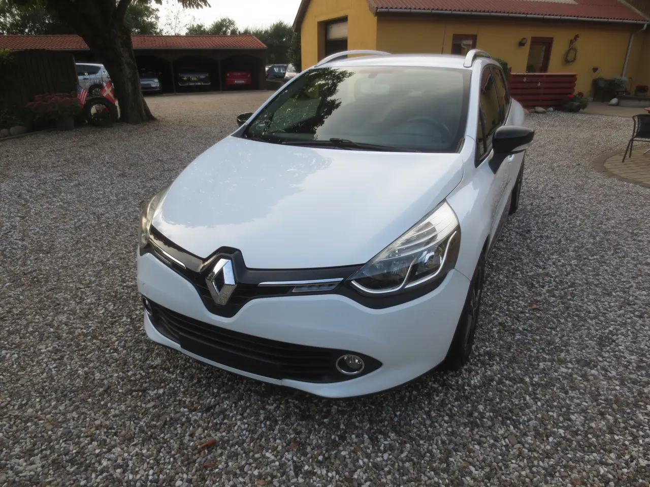 Billede 2 - Fin Renault Ny Clio 1.2 i År 14. Synet 4/26.