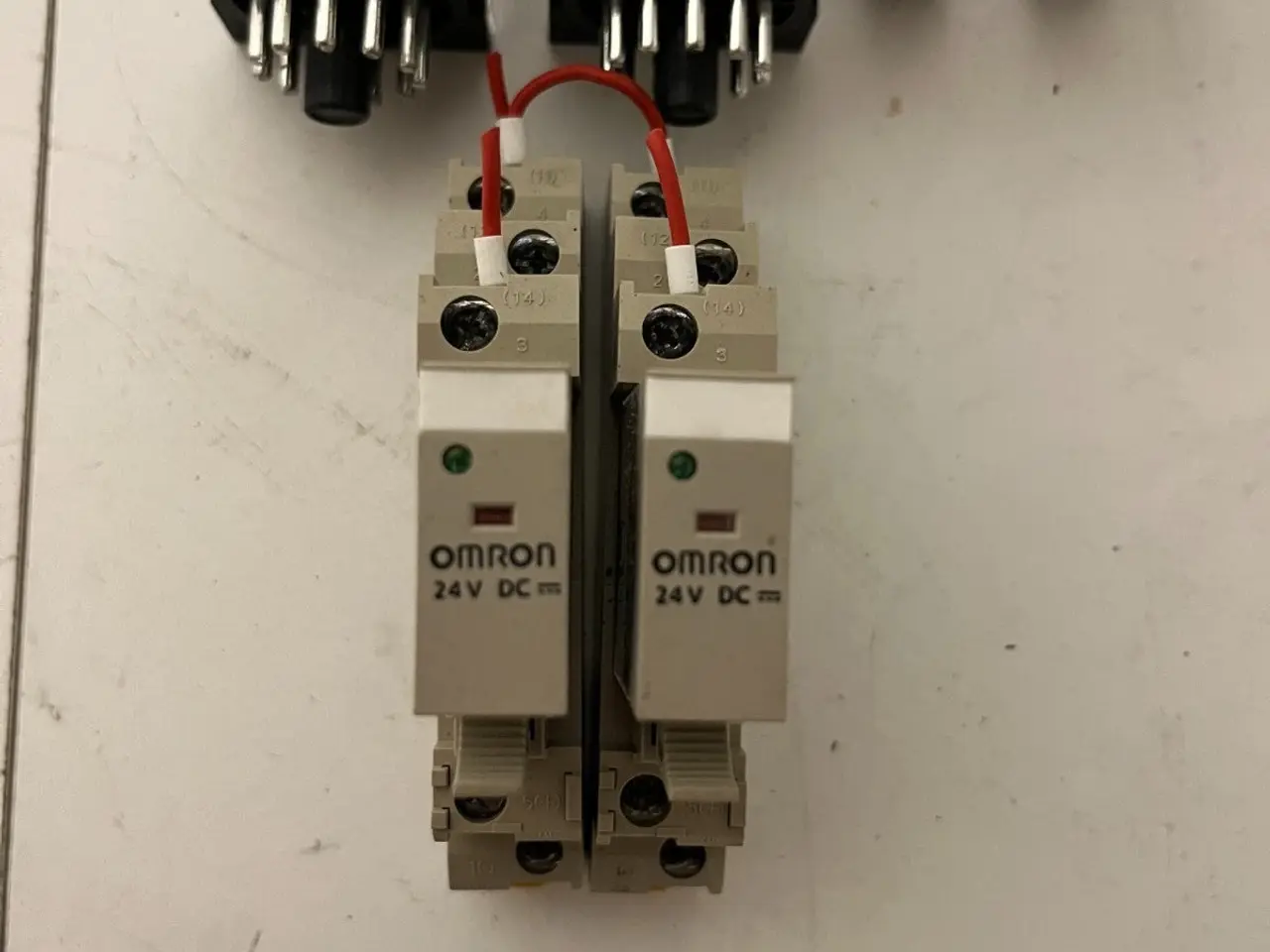 Billede 2 - Omron relæ parti 24V AC/DC MK3P-I + Sockets parti