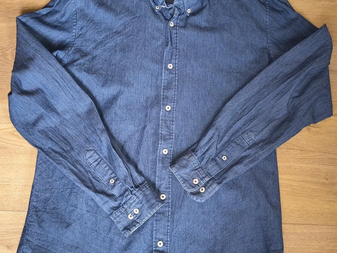 Billede 1 - MATINIQUE CHAMBRAY SKJORTE , STR XL, I FLOT STAND