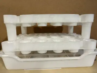 Drypbakke med 2x 24 flaskeholder sælges