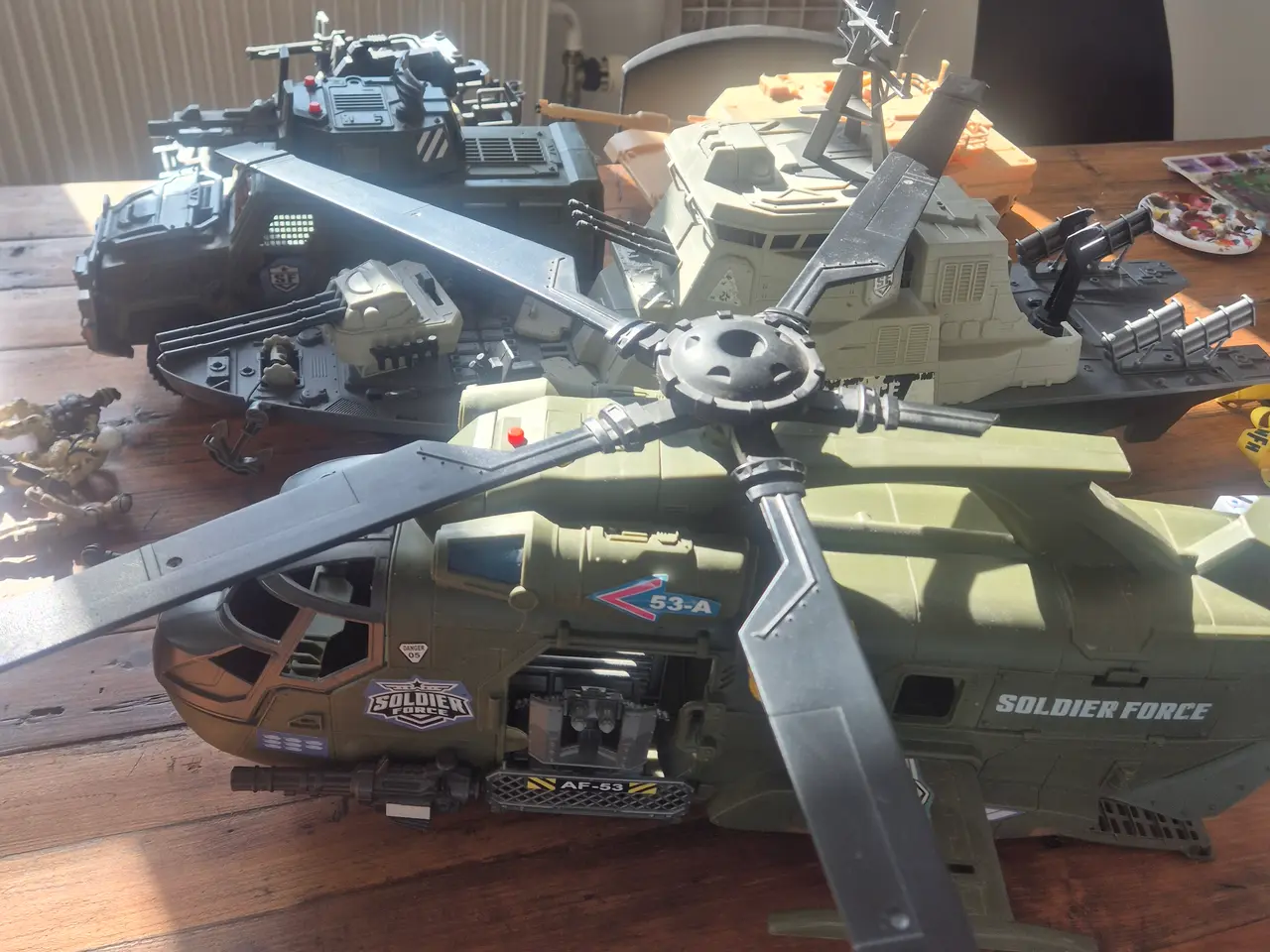 Billede 4 - Krigsskib tanks helikopter
