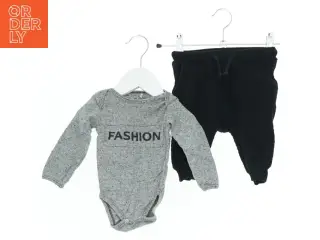Baby bodystocking og bukser sæt fra Petit (str. 62)