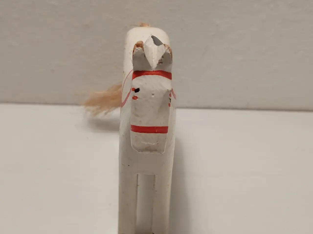 Billede 3 - Fængselslegetøj: Hvid hest, L 12,5 og H 14cm.