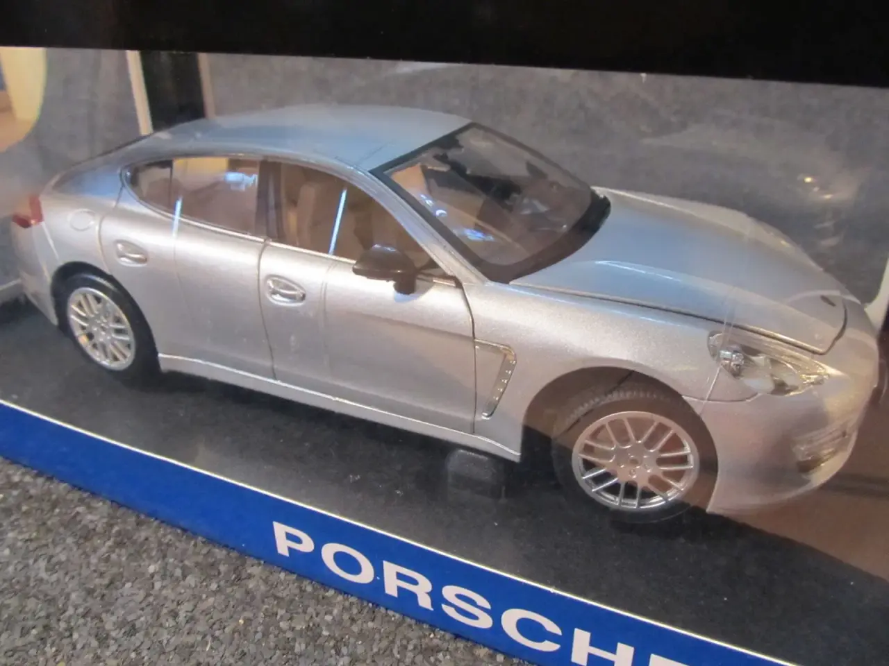Billede 2 - 2009 Porsche Panamera - 1:18 